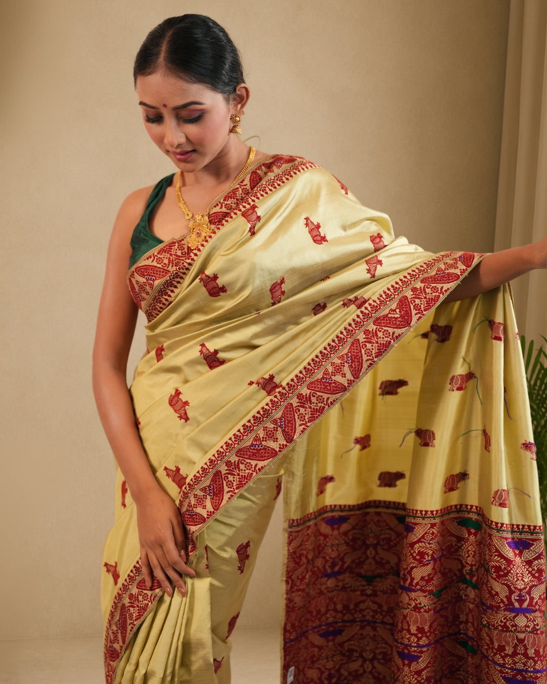 Golden Pure Mulberry Silk Kaziranga Thread Work Assam Silk Saree