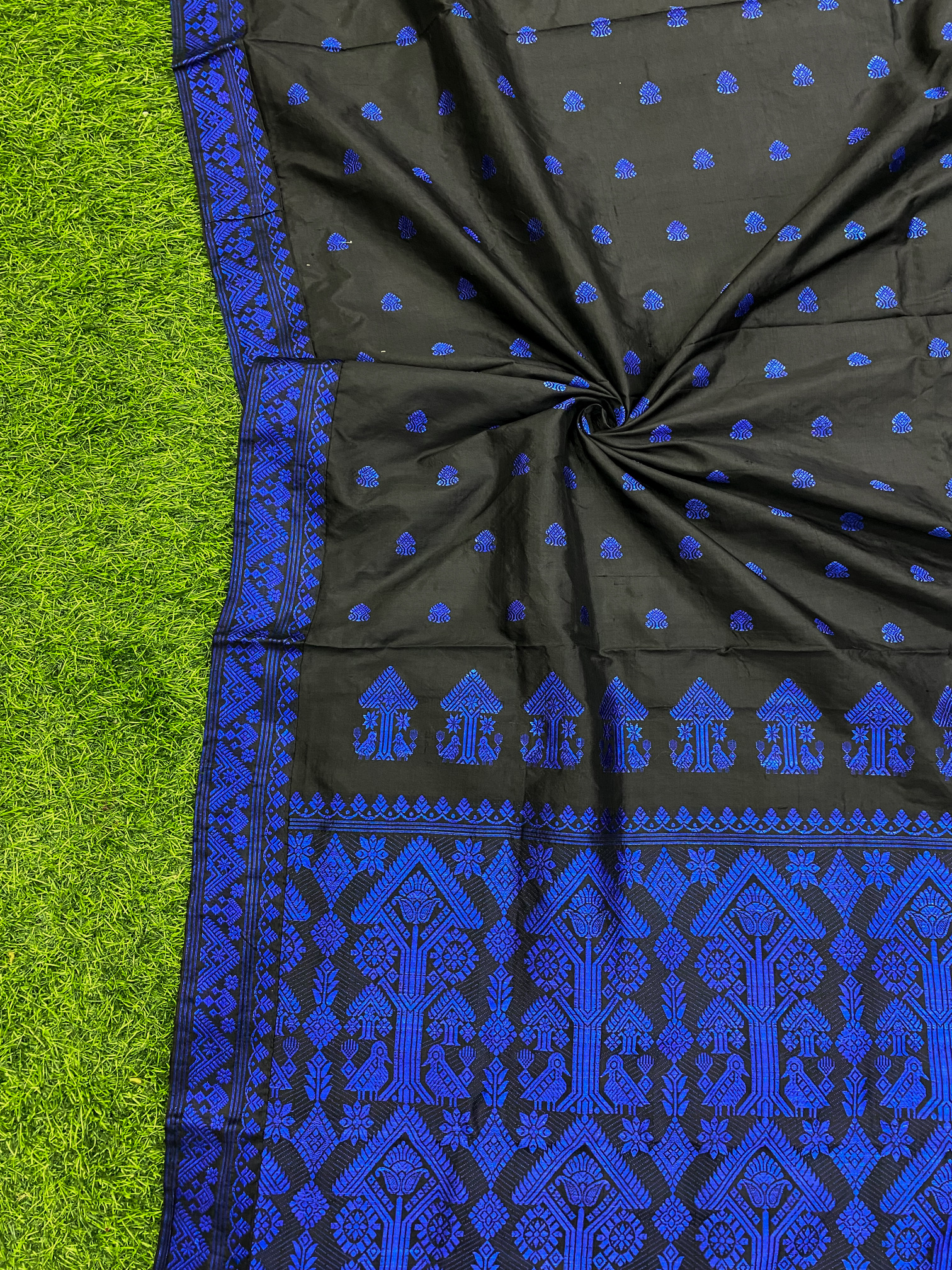 Black Pure Paat / Mulberry Assam-Silk-Saree with Blue Motifs – MS81