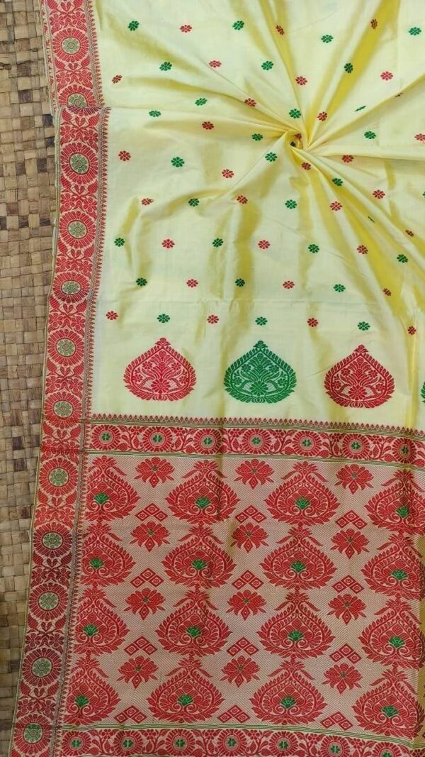 Exclusive Mulberry Assam Silk Saree - Lemon | Mayurisilk