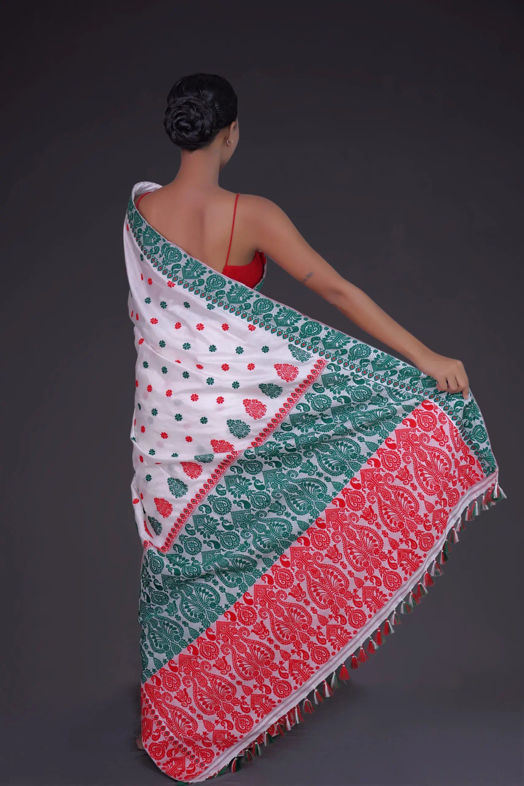 White Mulberry (Paat) Silk Saree with Green and Red Borders - Image 4