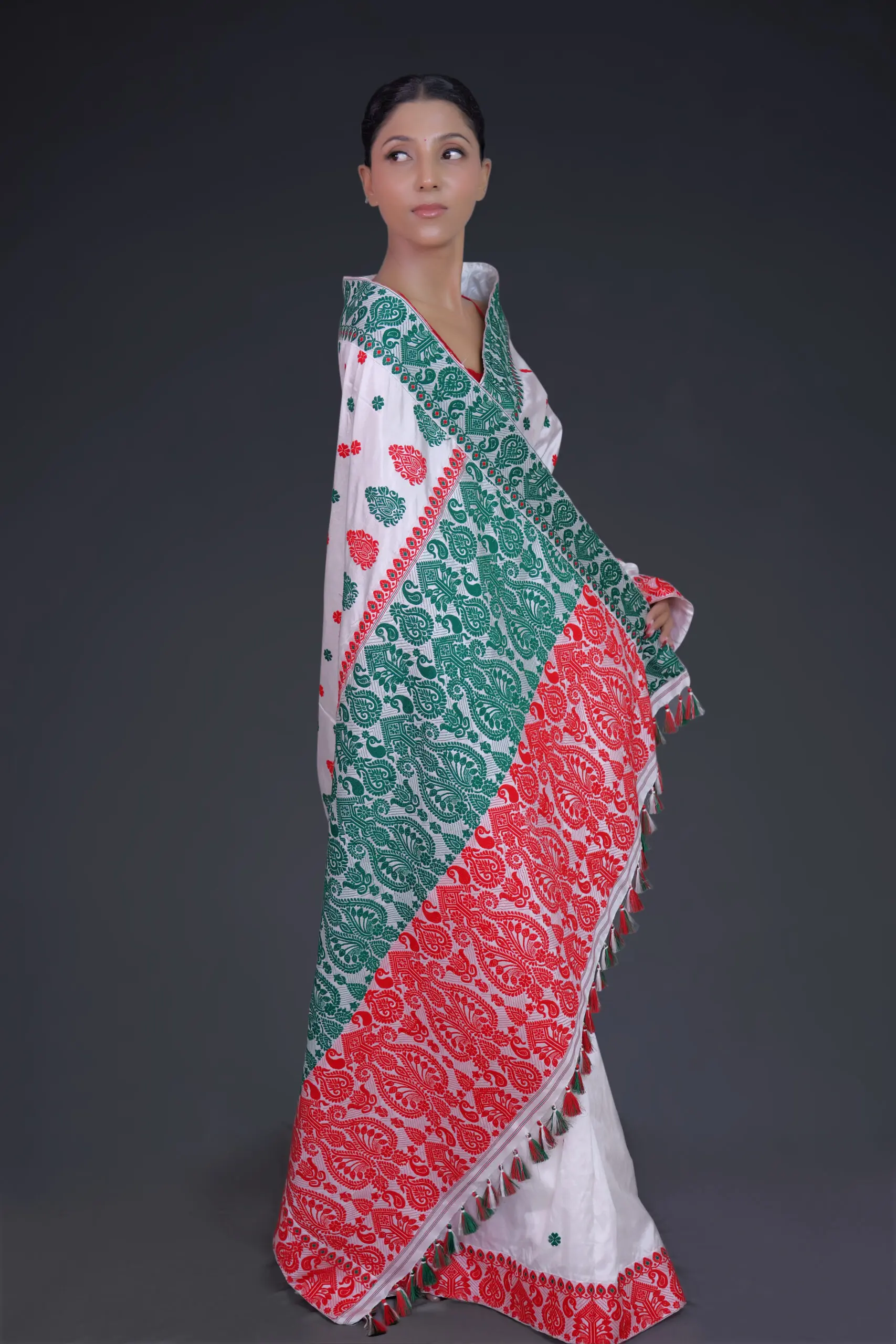White Mulberry (Paat) Silk Saree with Green and Red Borders - Image 3