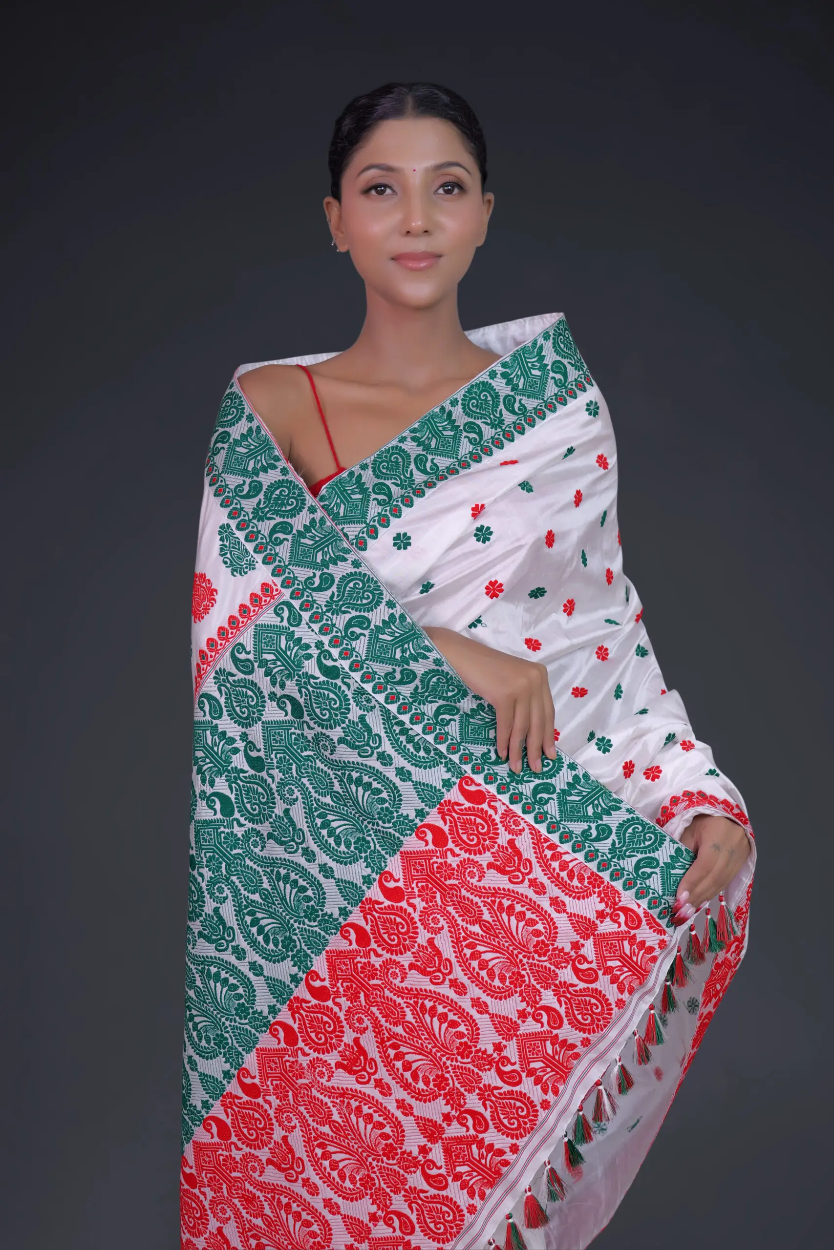 White Mulberry (Paat) Silk Saree with Green and Red Borders - Image 2