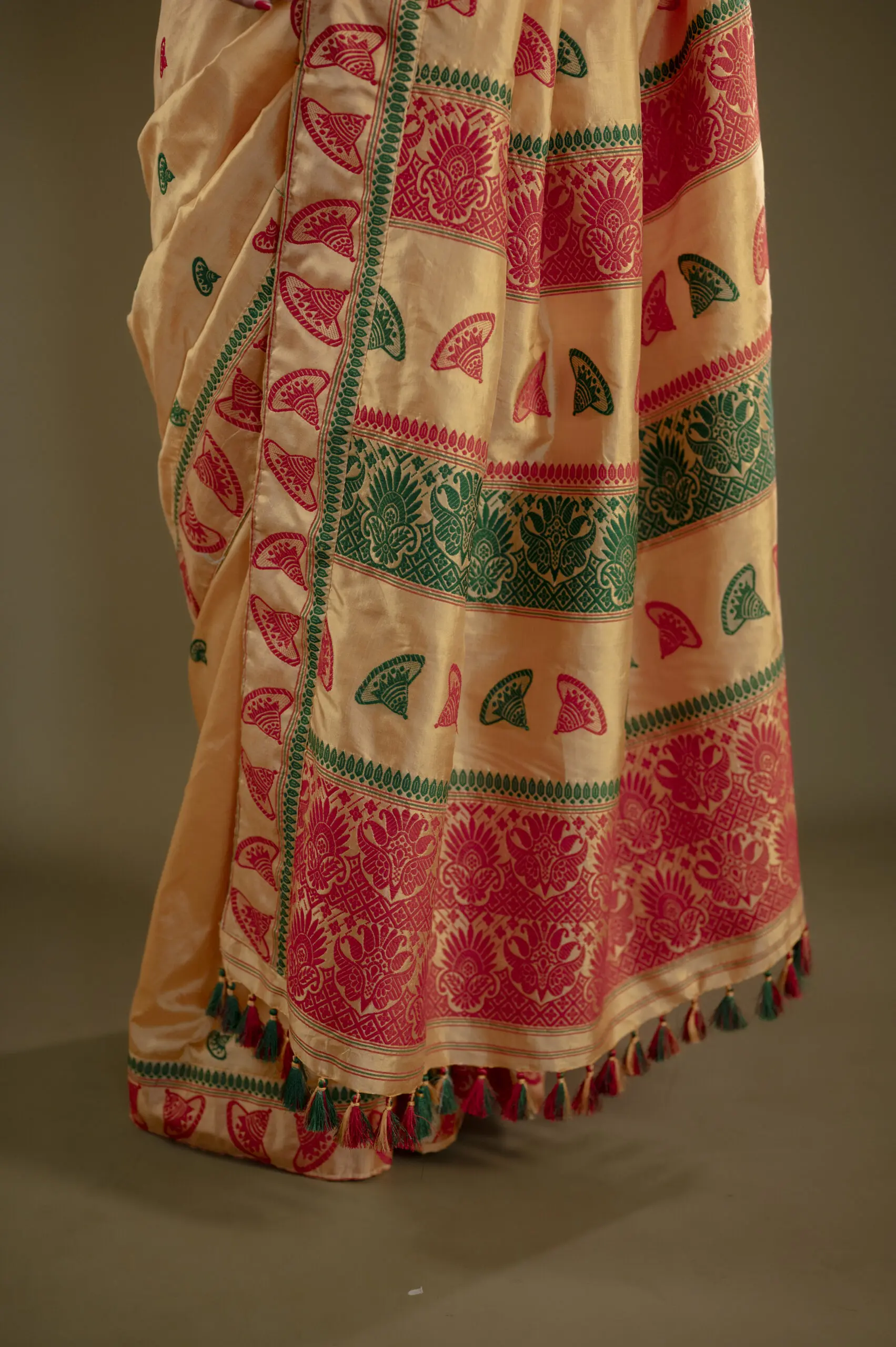 muga mulberry Assam Silk Saree With Red And Green Jhapi Motifs - Image 4
