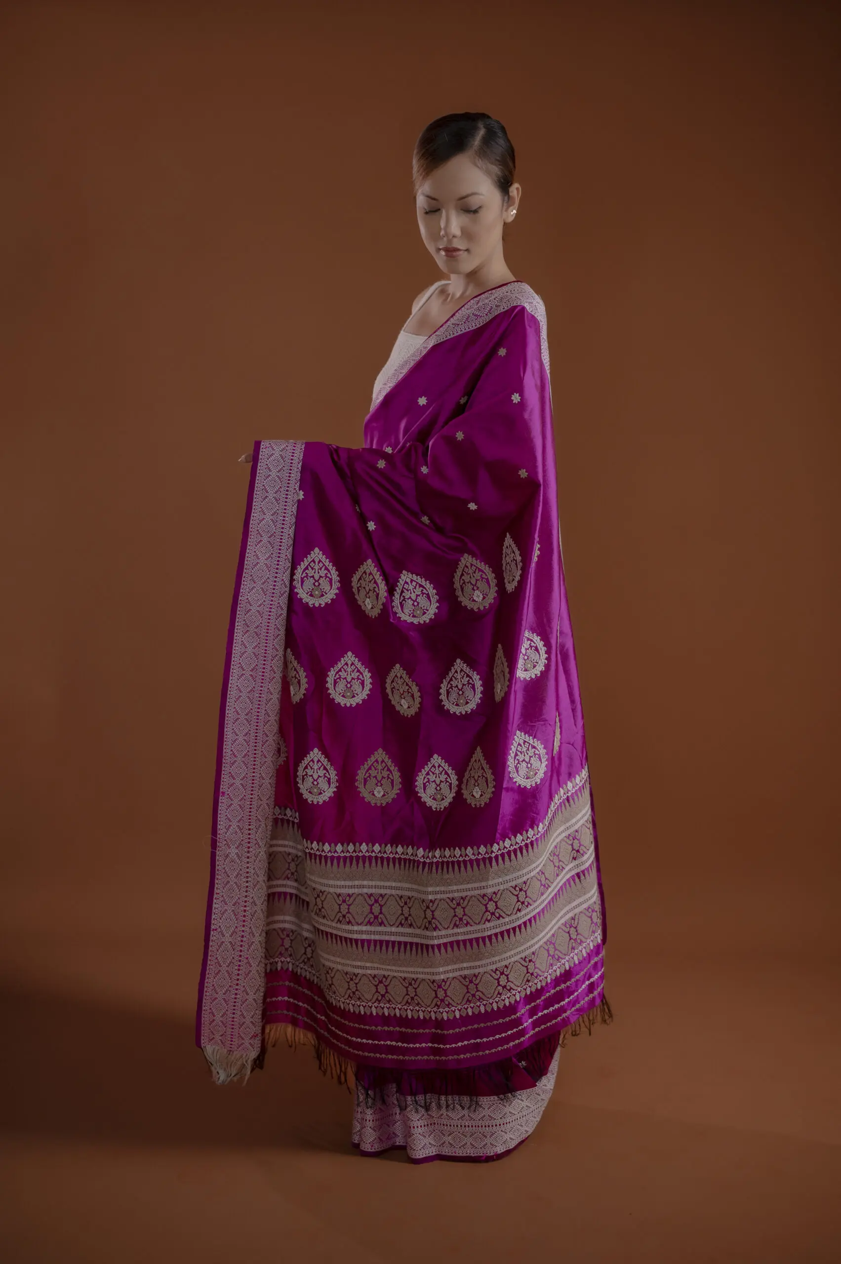 Purple Mulberry (Paat) Assam Silk Saree With Interwoven Border - Image 4