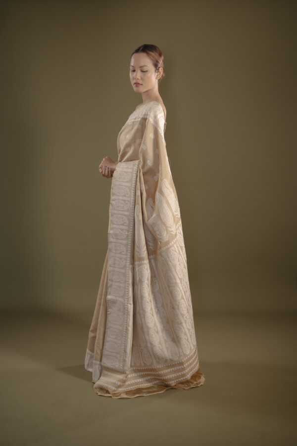BEIGE MUGA THREAD WORK BIG BORDER ASSAM SILK SAREE  | MAYURISILK - Image 6