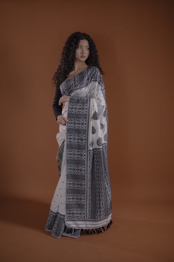 MULBERRY (PAAT) BIG BORDER ASSAM SILK SAREE WITH BLACK MOTIFS - Image 3