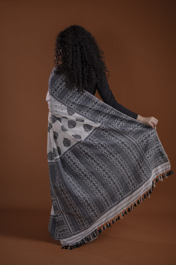 MULBERRY (PAAT) BIG BORDER ASSAM SILK SAREE WITH BLACK MOTIFS - Image 9