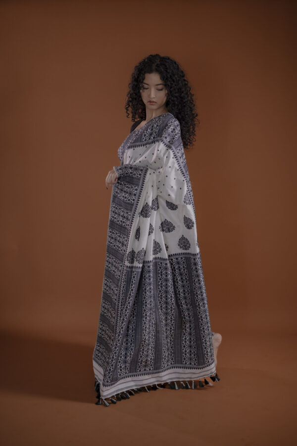 MULBERRY (PAAT) BIG BORDER ASSAM SILK SAREE WITH BLACK MOTIFS - Image 7