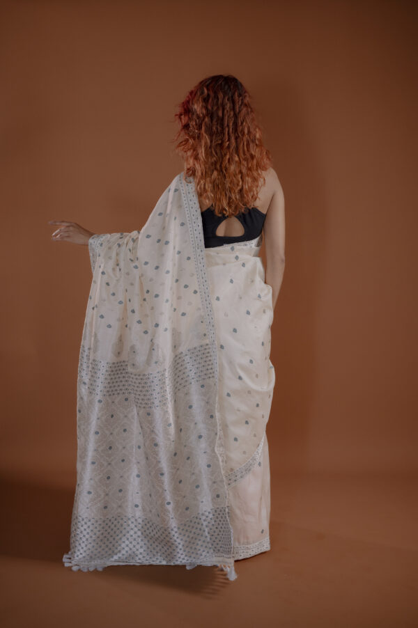 OFF WHITE   MULBERRY BY TUSSAR ASSAM SILK SAREE WITH SILVER COLOR ZARI MAYURISILK - Image 5