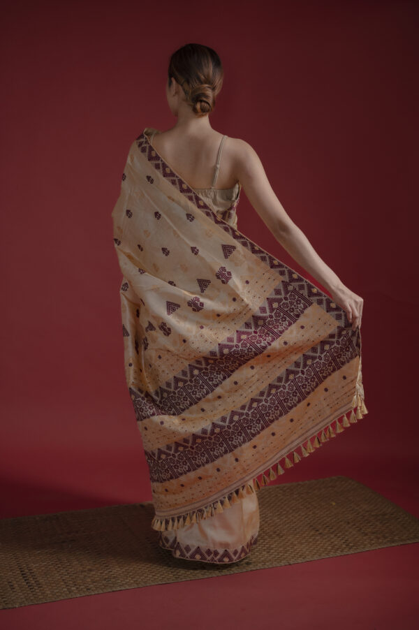TUSSAR  GOLDEN ZARI AND MAROON THREAD WITH MEERI MOTIFS MAYURISILK - Image 3