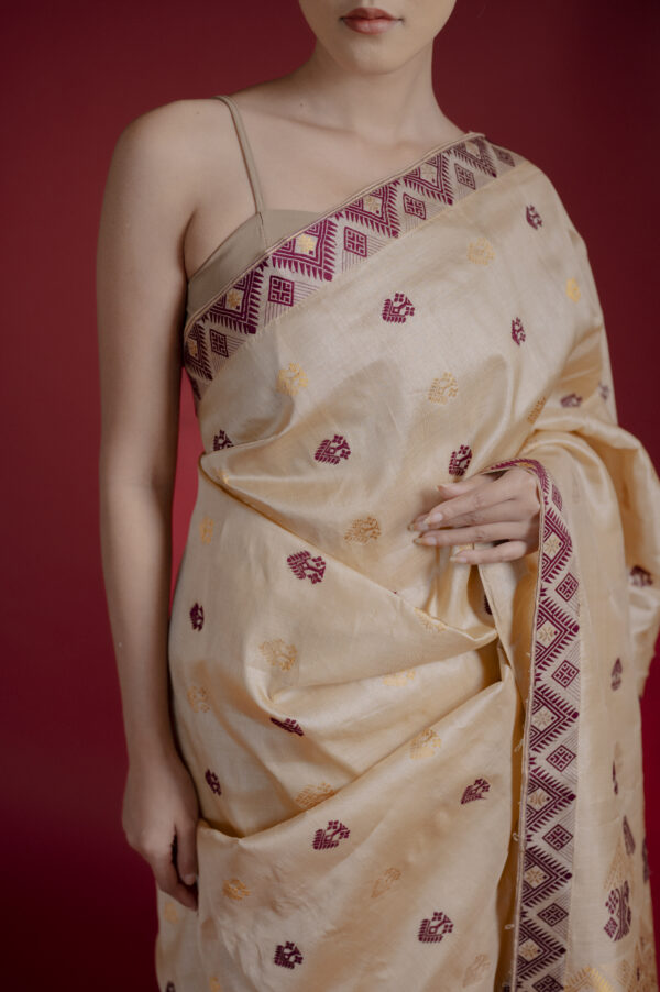 TUSSAR  GOLDEN ZARI AND MAROON THREAD WITH MEERI MOTIFS MAYURISILK - Image 5