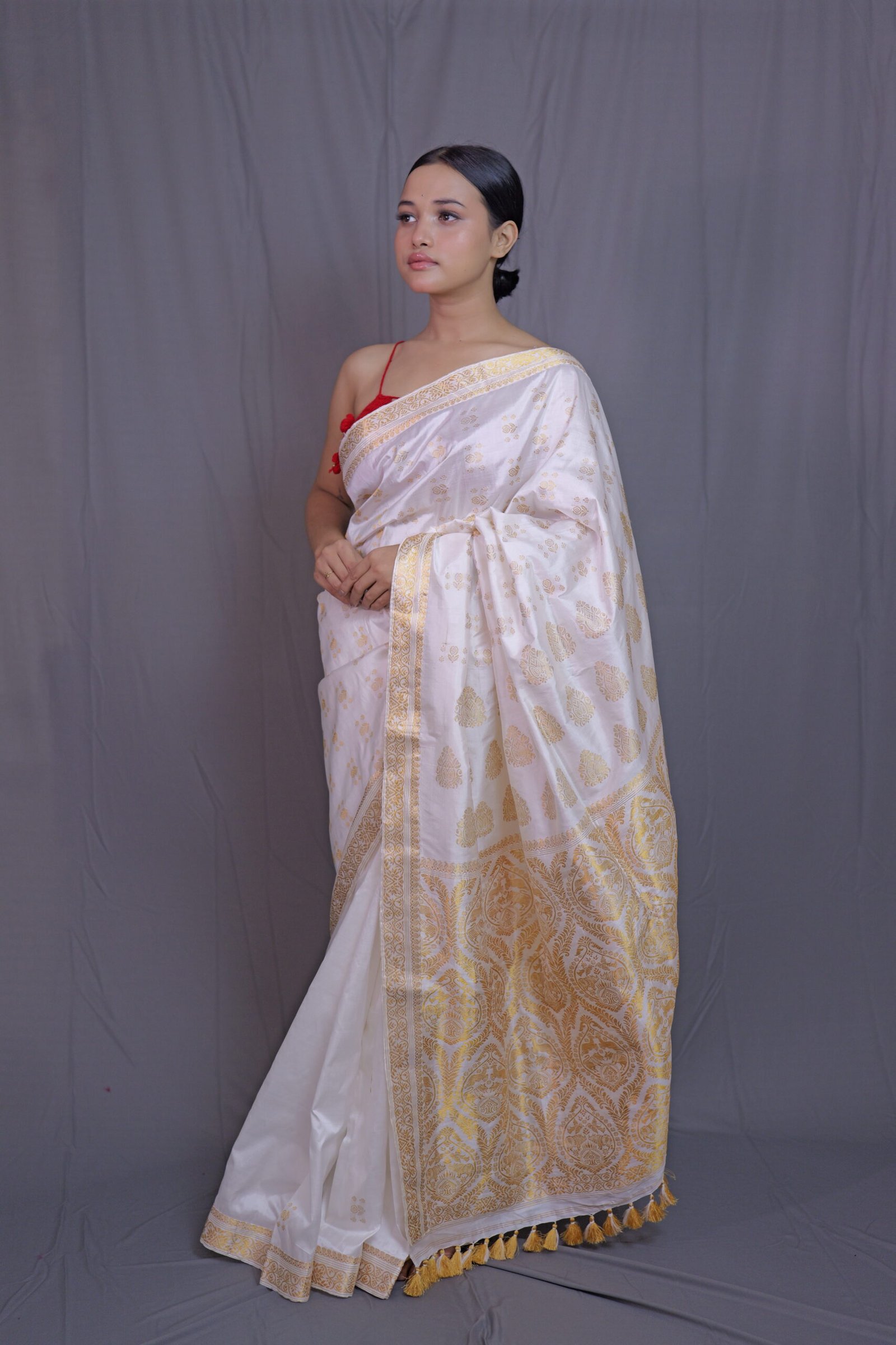 White Mulberry (Paat) Silk Saree With Golden Zari Motifs - Image 3