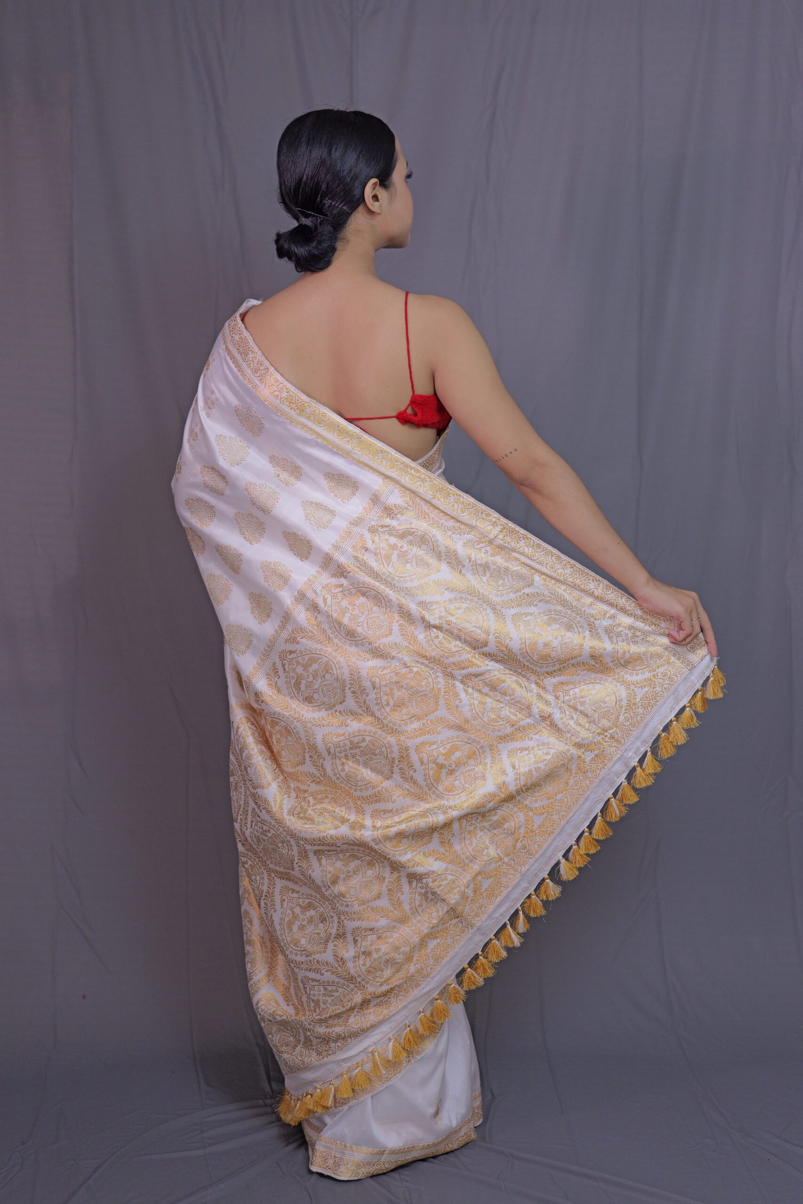 White Mulberry (Paat) Silk Saree With Golden Zari Motifs - Image 4