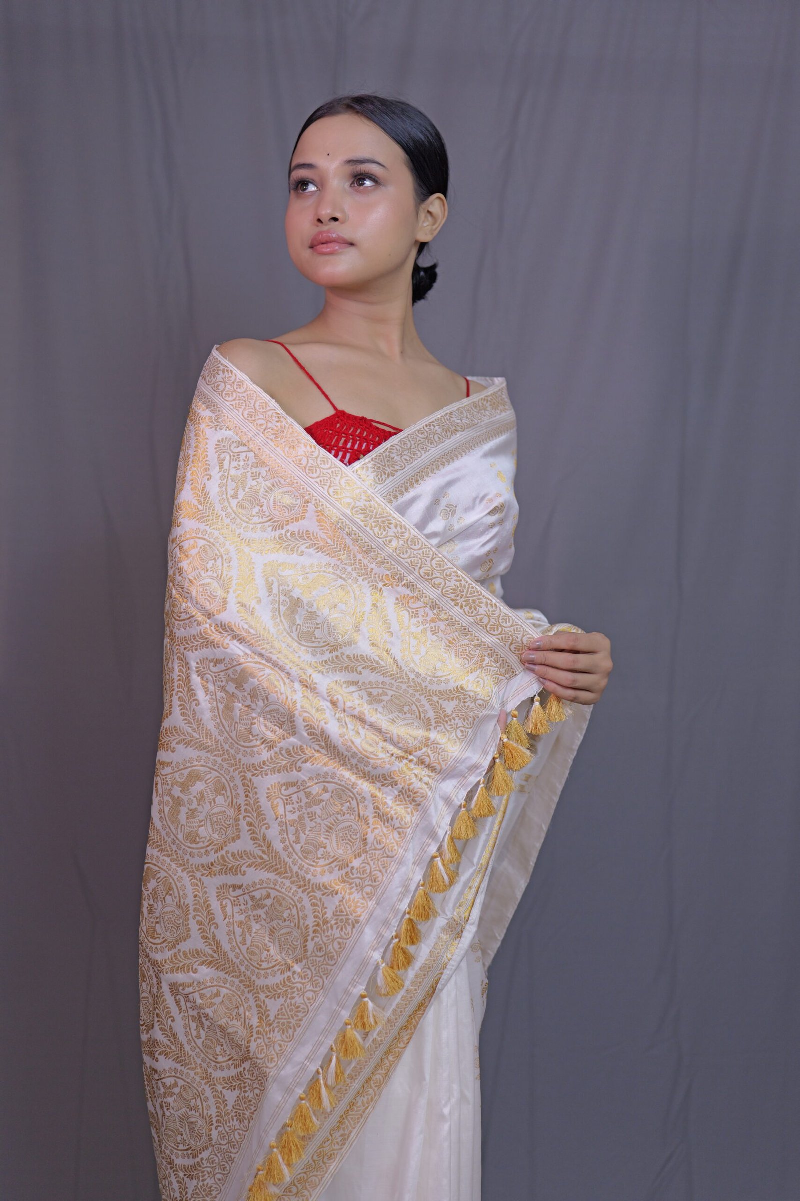 White Mulberry (Paat) Silk Saree With Golden Zari Motifs - Image 2