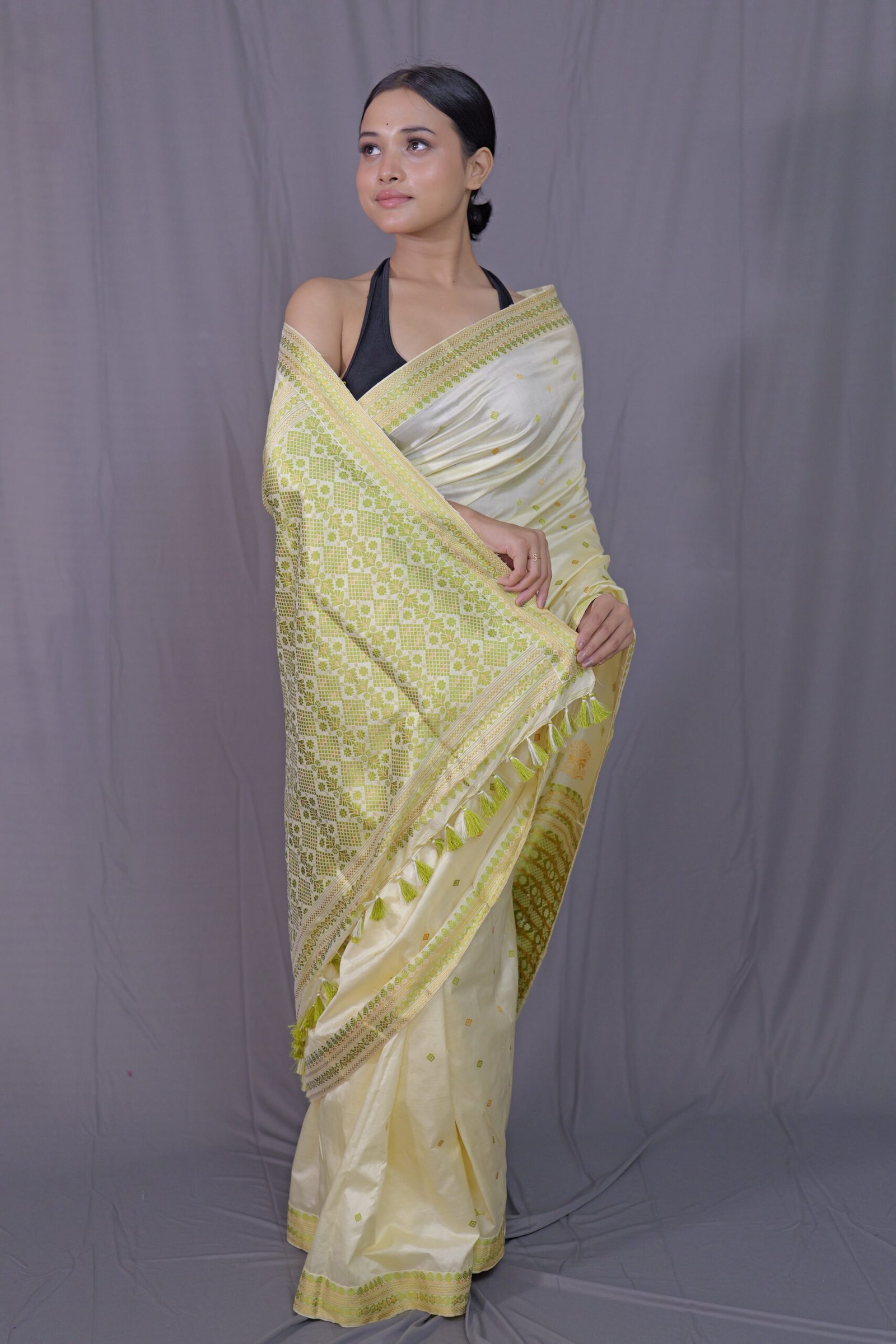 Off White Mulberry (Paat) Silk Saree With Green And Golden Motifs - Image 3