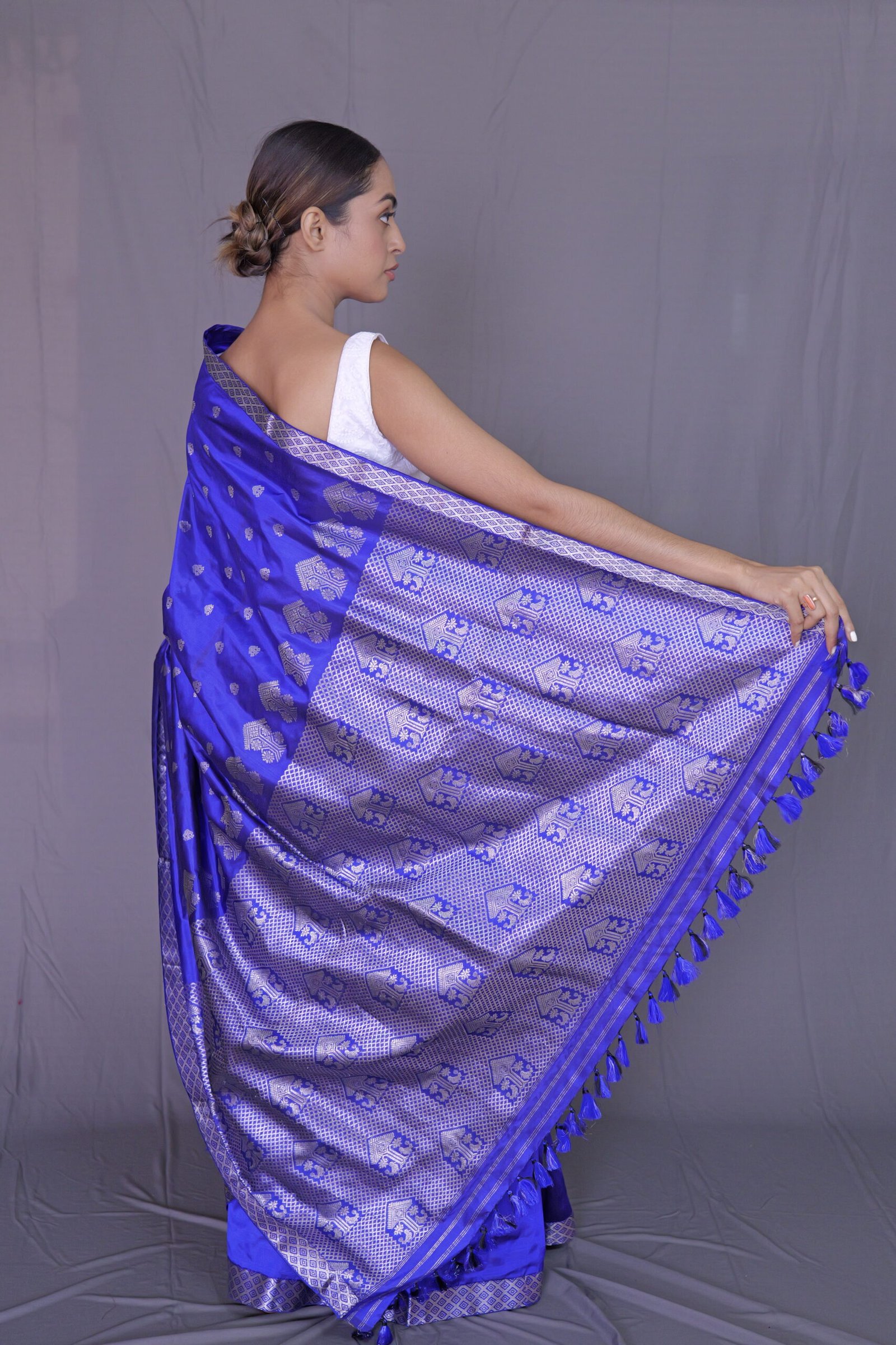 Royal Blue Mulberry (Paat) Silk Saree With Silver Zari Motifs - Image 4