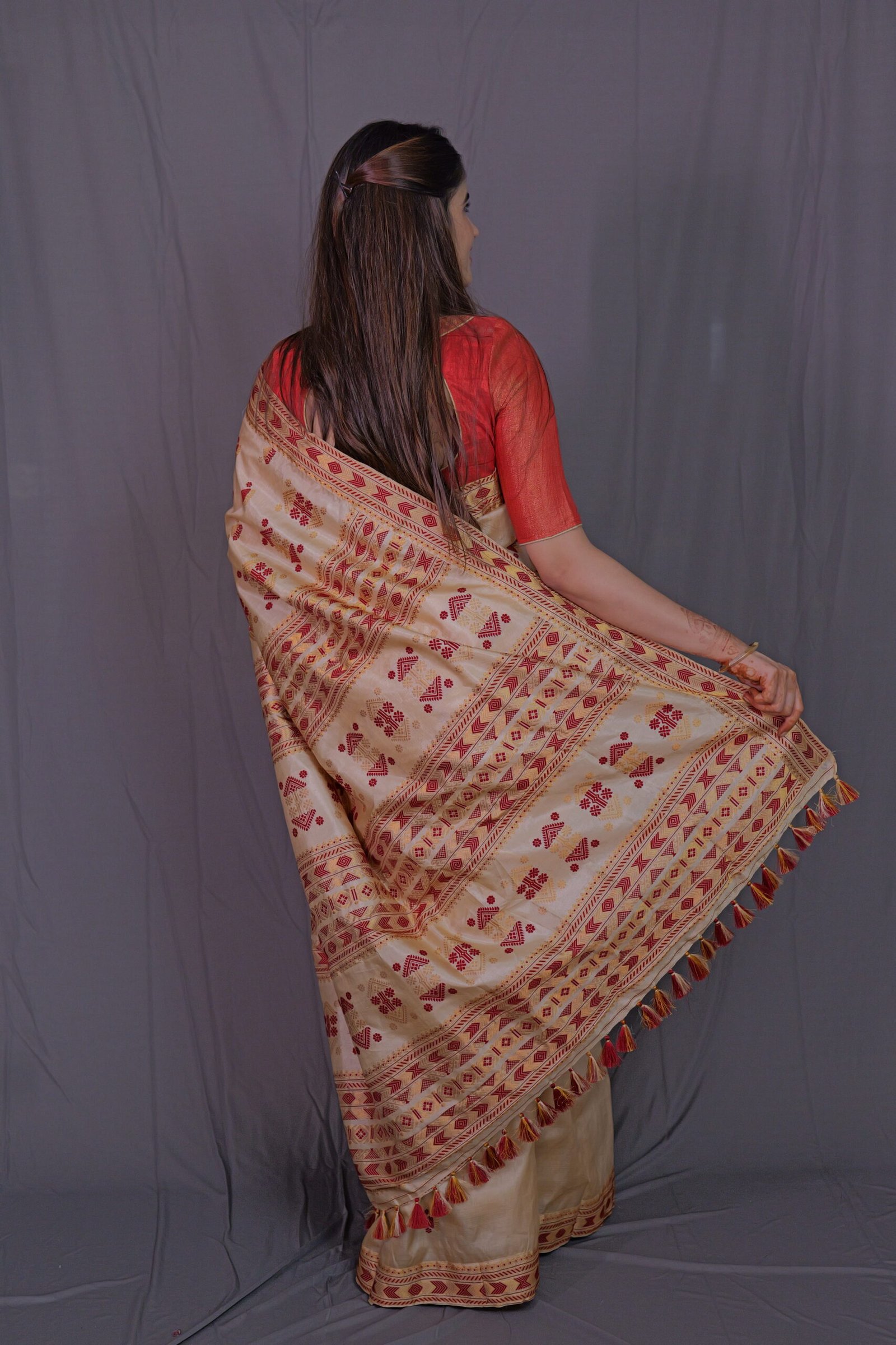 TUSSAR BY TUSSAR GOLDEN ZARI BEIGE ASSAM SILK SAREE MAYURISILK - Image 3