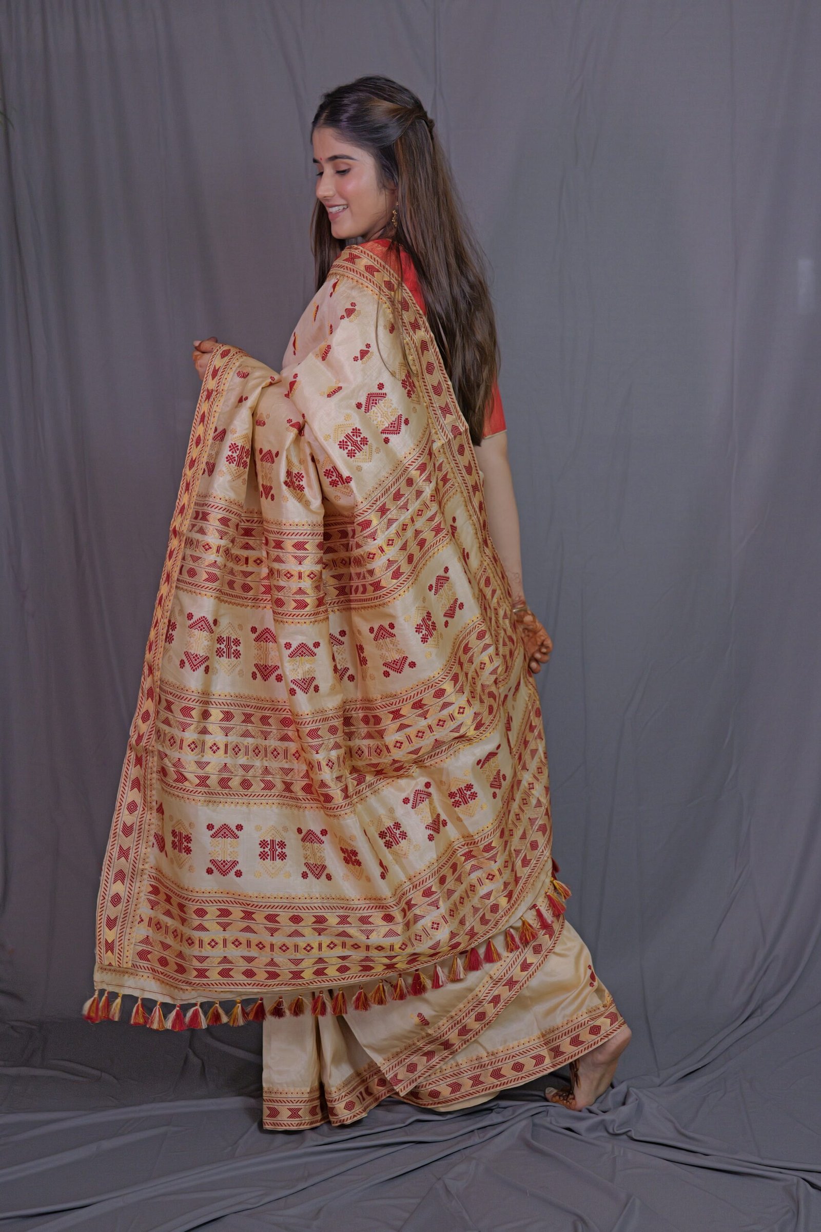 TUSSAR BY TUSSAR GOLDEN ZARI BEIGE ASSAM SILK SAREE MAYURISILK - Image 5