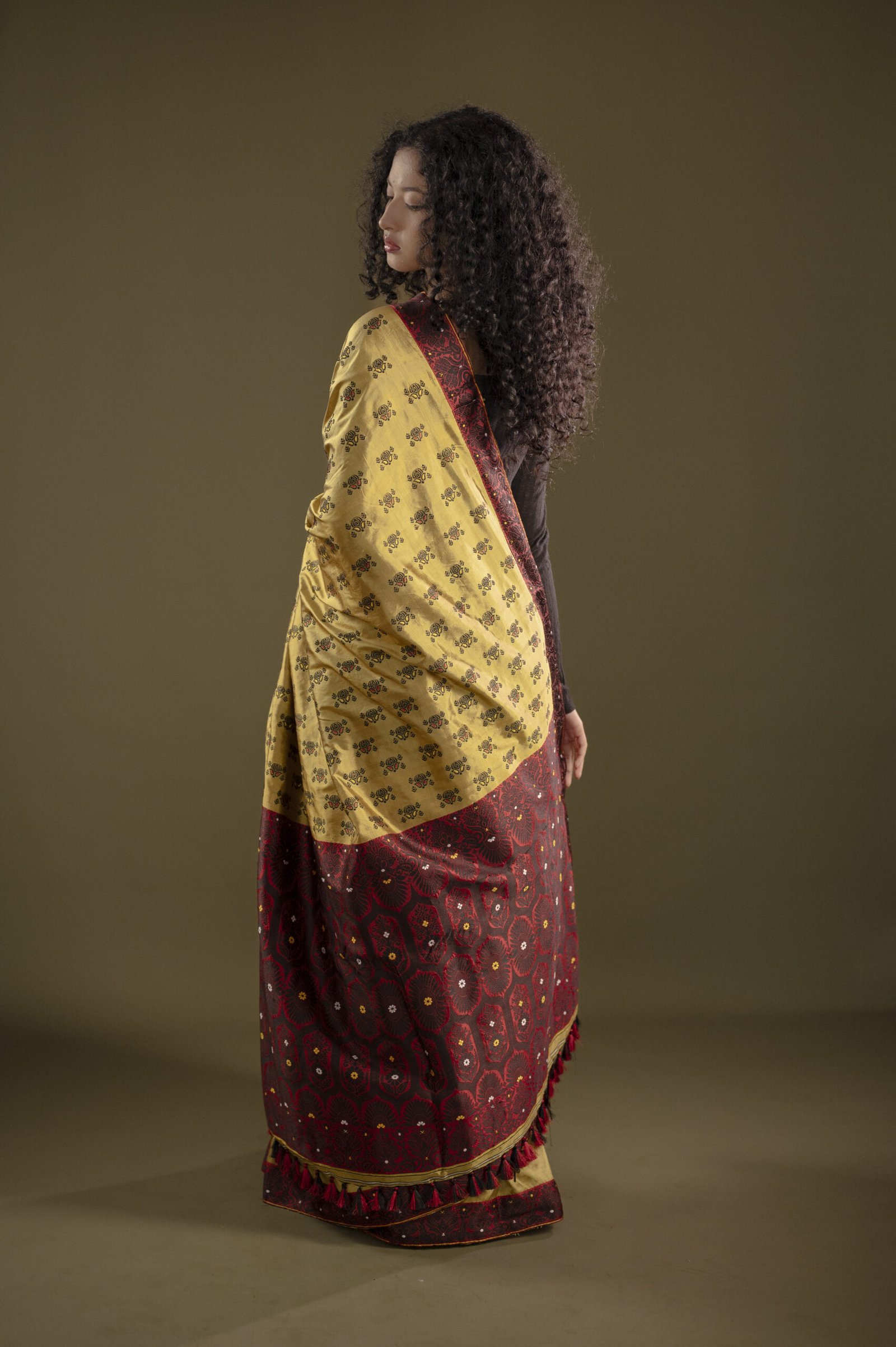 Olive Yellow Assam Silk Saree With Maroon Contrast Anchal - Image 4