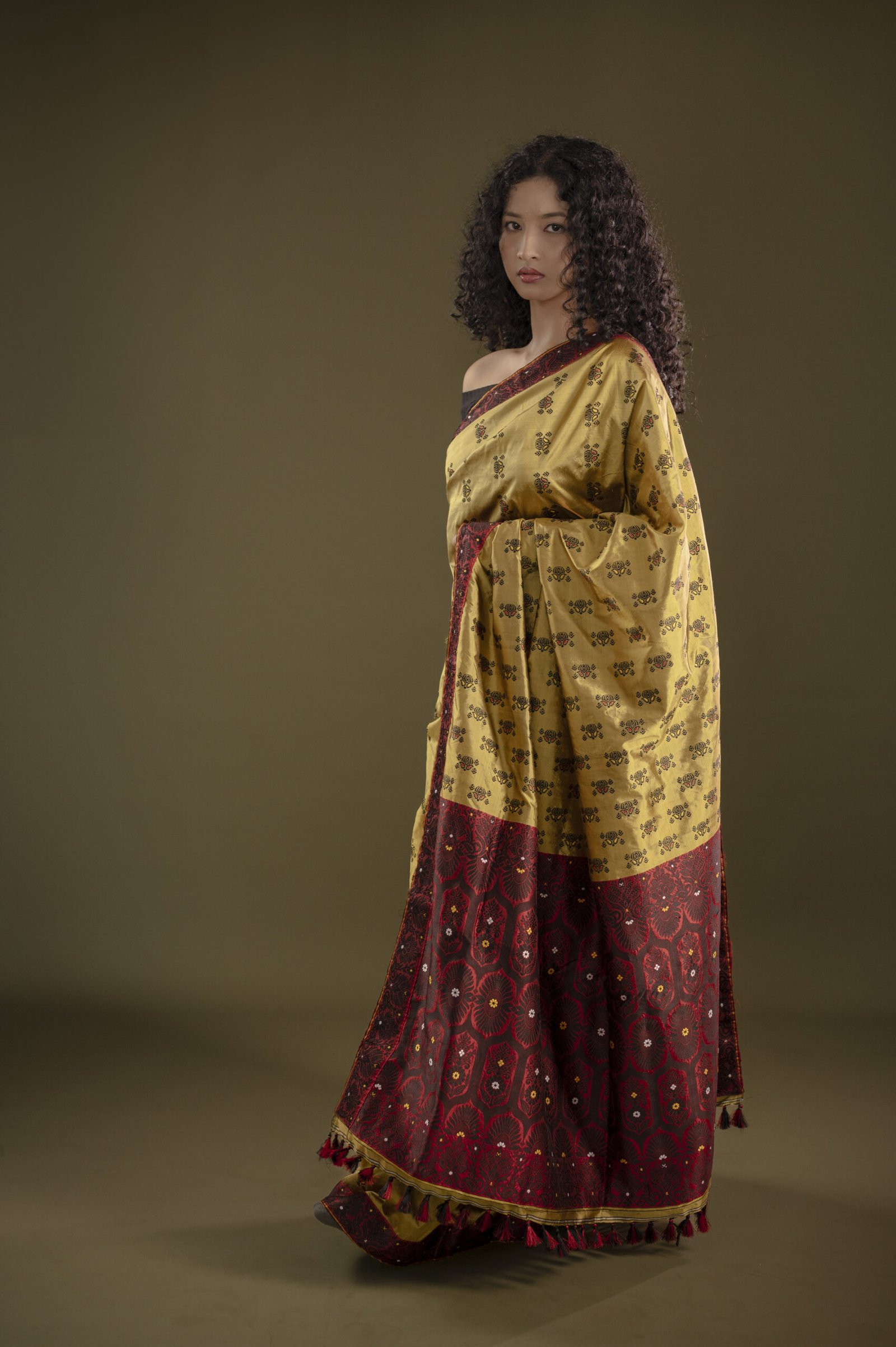 Olive Yellow Assam Silk Saree With Maroon Contrast Anchal - Image 5