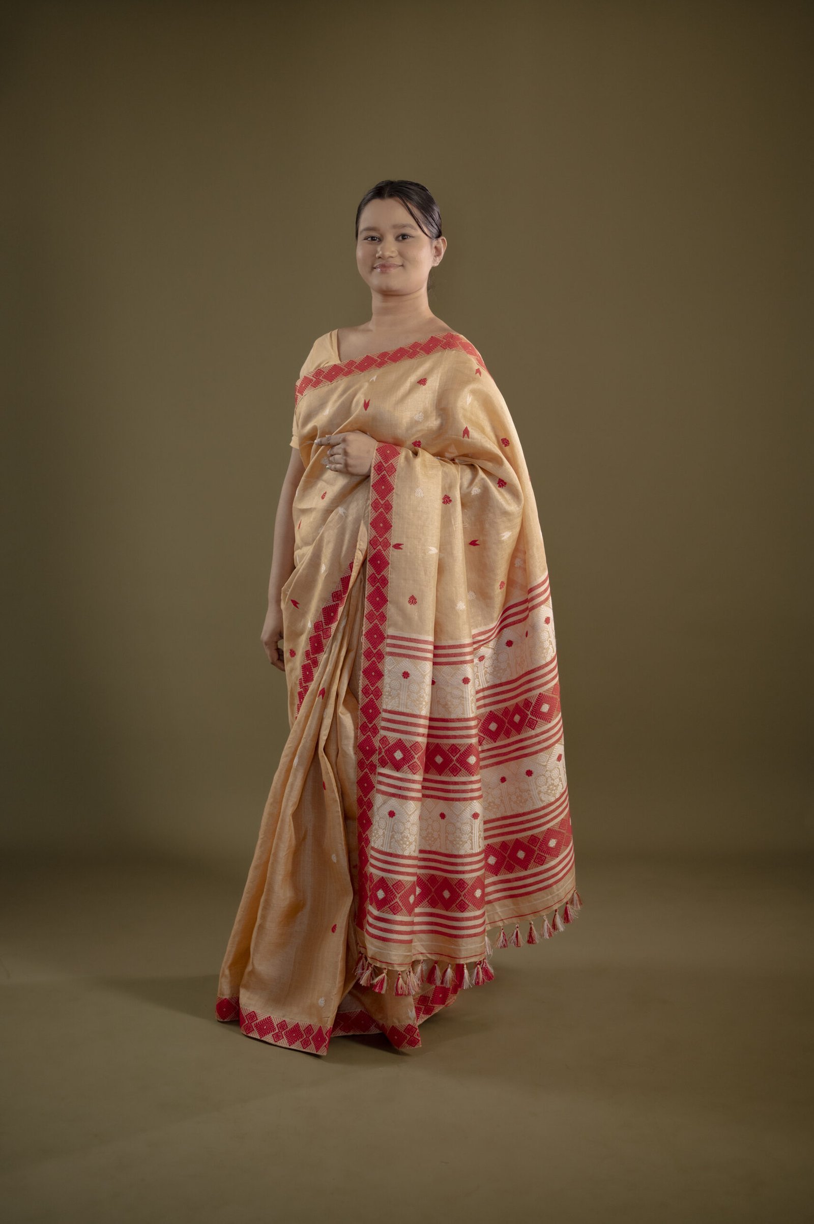 Tussar Silk Saree With White And Red Motifs - Image 6