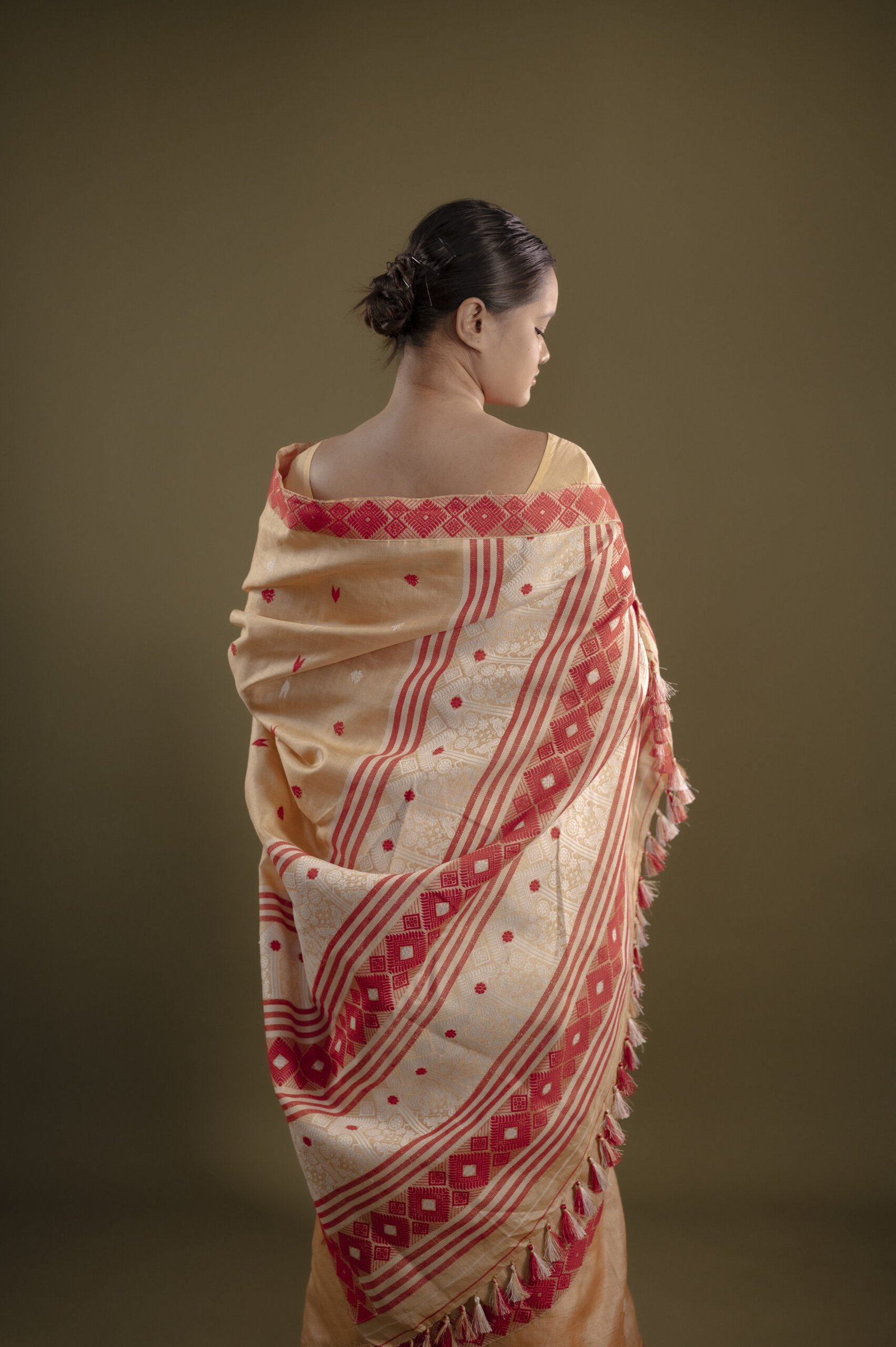 Tussar Silk Saree With White And Red Motifs - Image 4
