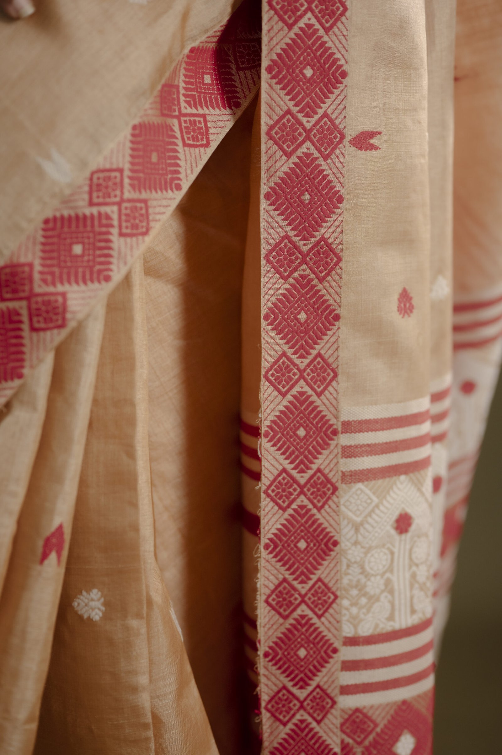 Tussar Silk Saree With White And Red Motifs - Image 3