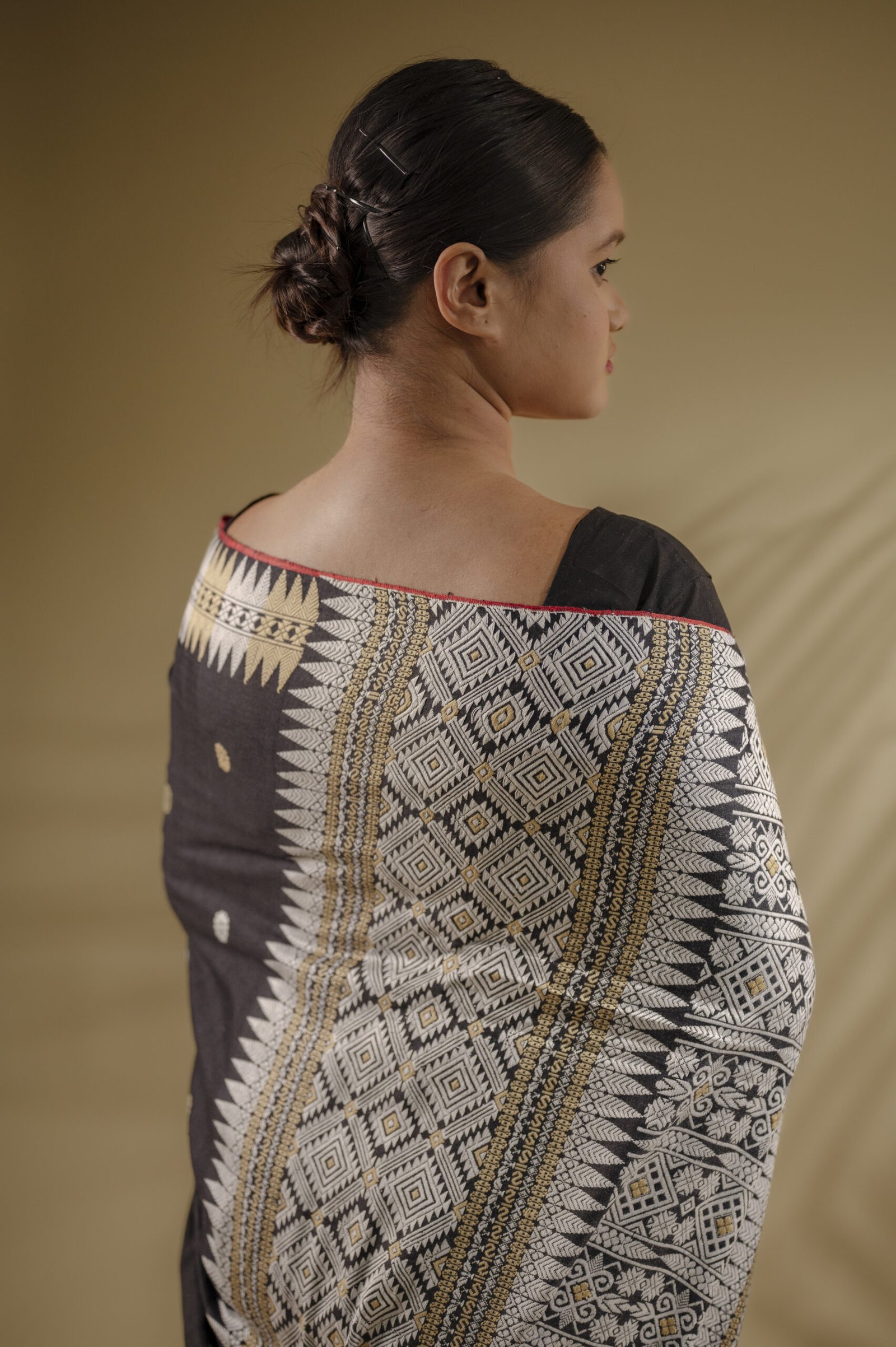 Black Eri Silk Saree With Interwoven Border - Image 4